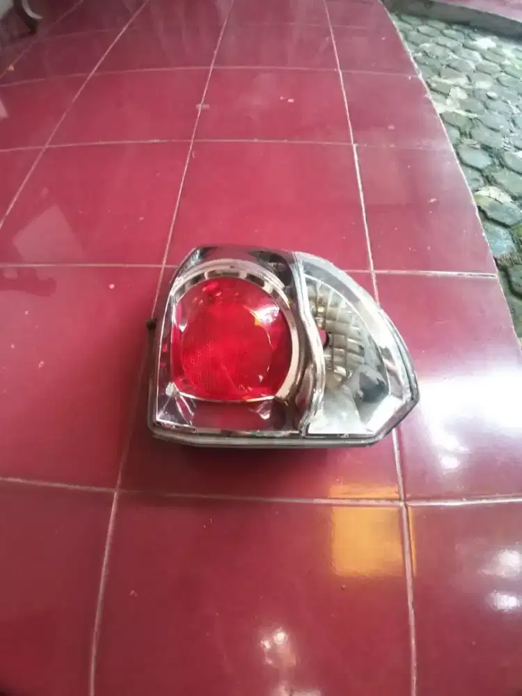 Proyektor sebelah kanan