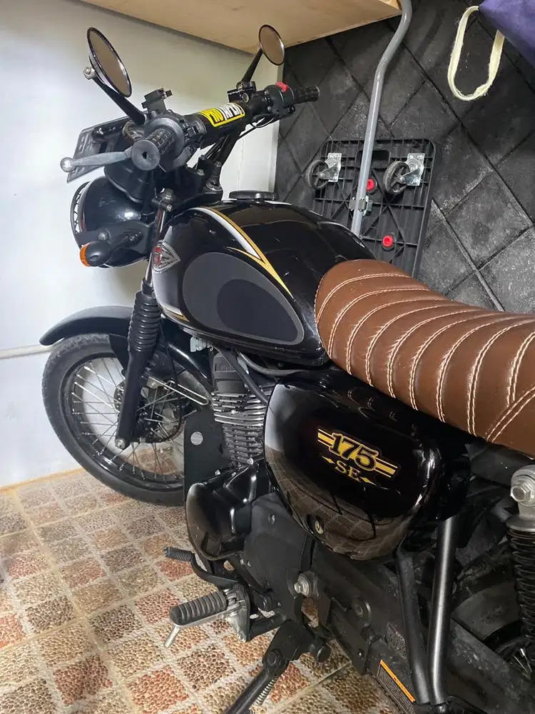Jual Kawasaki W175 SE Black