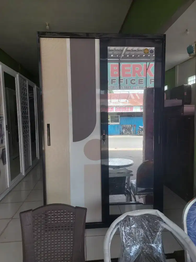 lemari besi 2pintu warna hitam