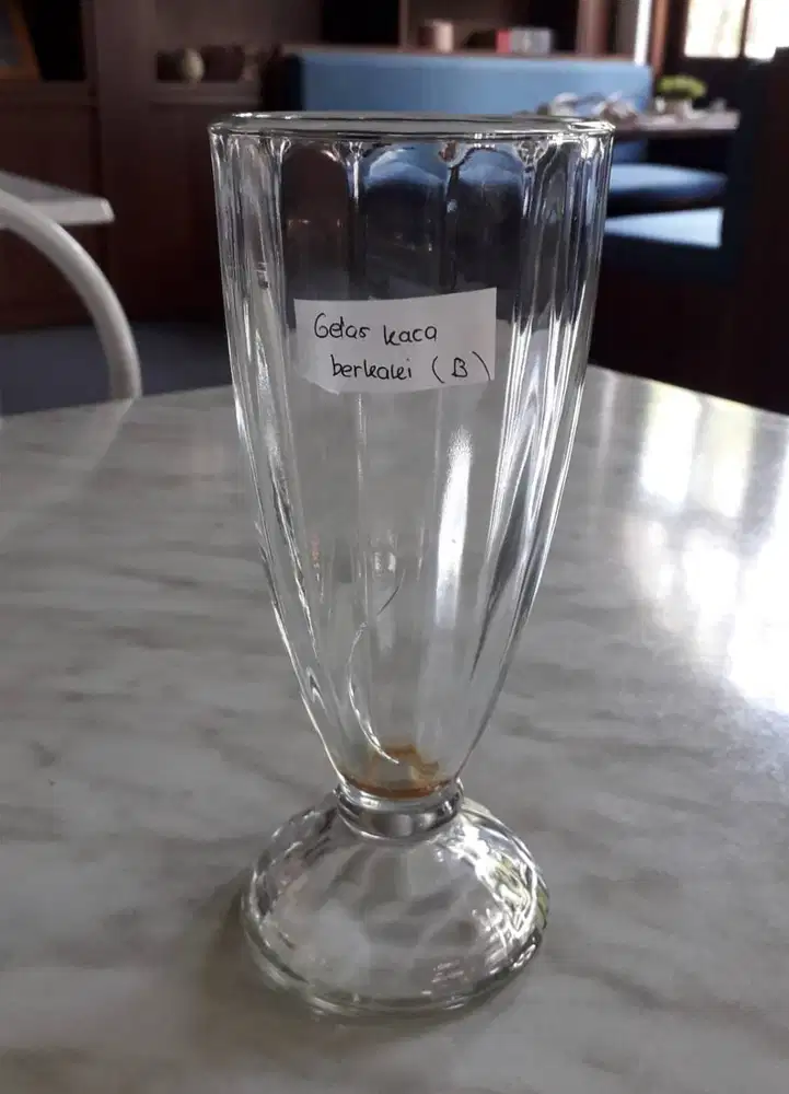 dijual gelas kaca berkaki besar & kecil