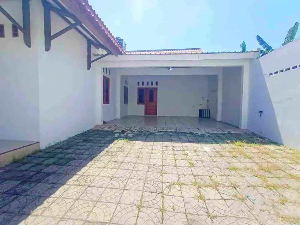 Jual BU...Rumah Bagus Muat Parkir 4 Mobil Kadipiro Solokota