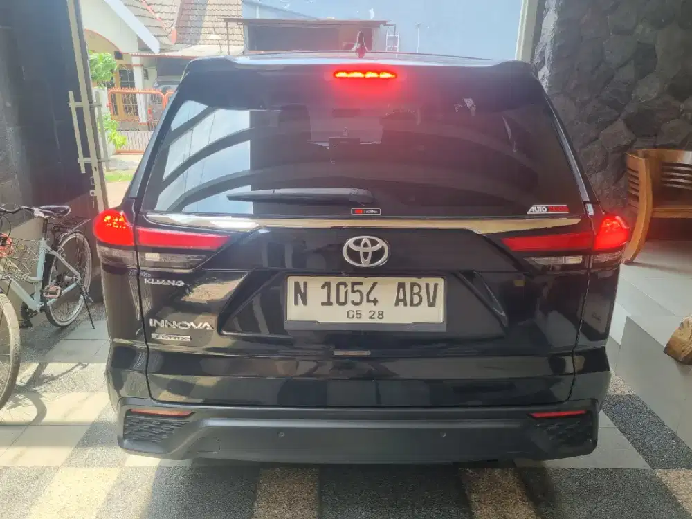 Innova zenix 2.0g cvt  spion retractable N kota malang asransi allrisk