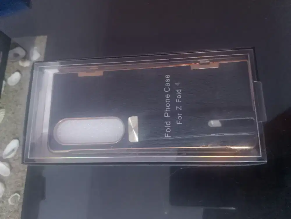 Dijual casing Z fold 4 black gold Kulit(Mewah) edisi gak kepakai