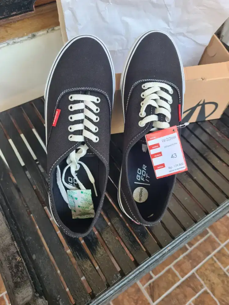 Sepatu Sneaker Pria Ardiles