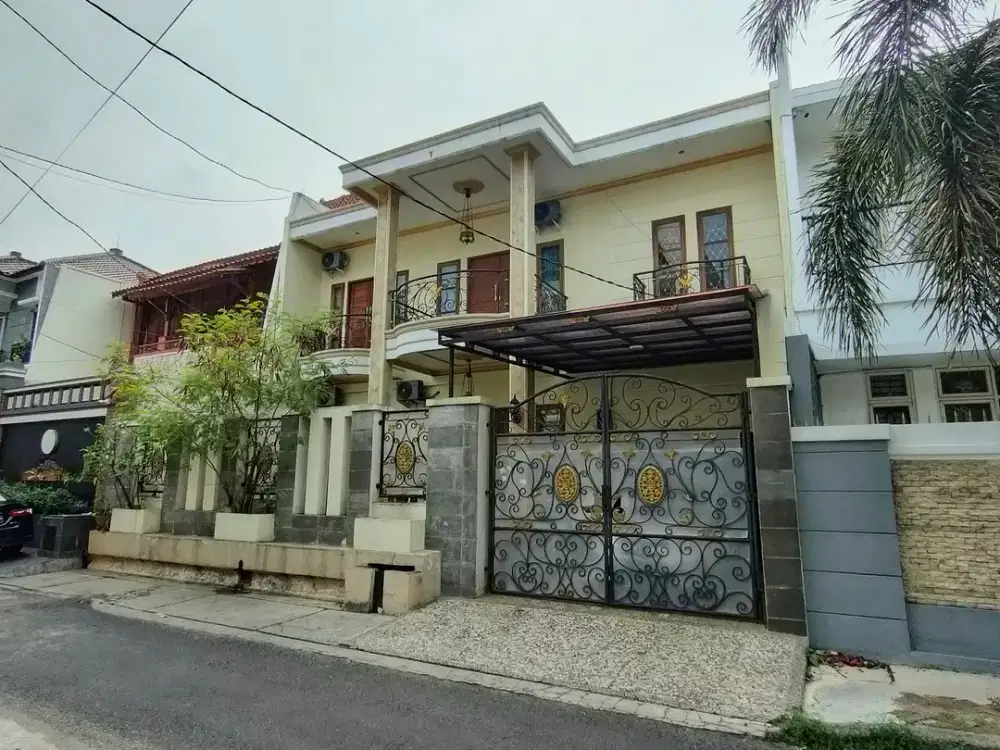Akses Jalan LEBAR 3 Mobil, Dlm  Komplek. Rumah Dijual Tebet. NEGO