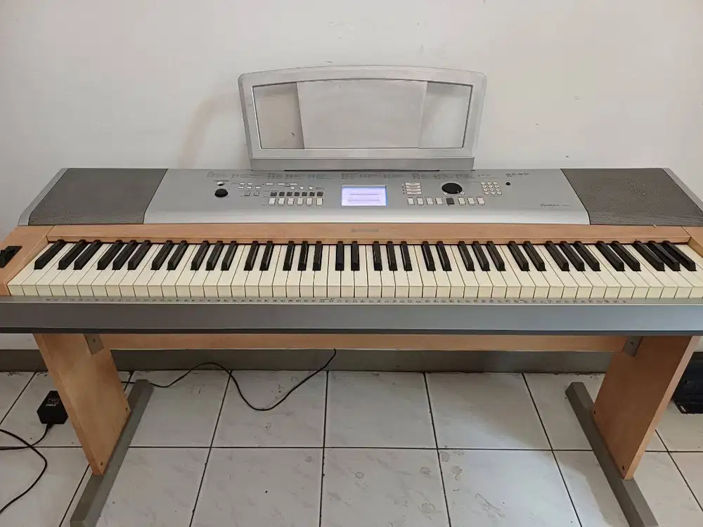 Piano Digital Yamaha DGX 620 + Stand