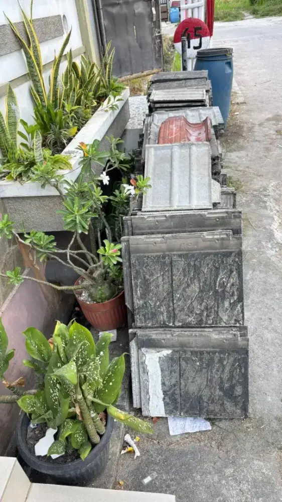 Genteng dan asbes bekas