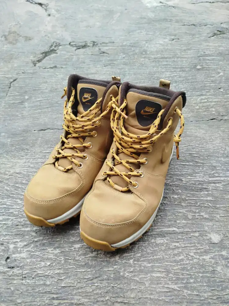 Sepatu Hiking Outdoor Nike Manoa