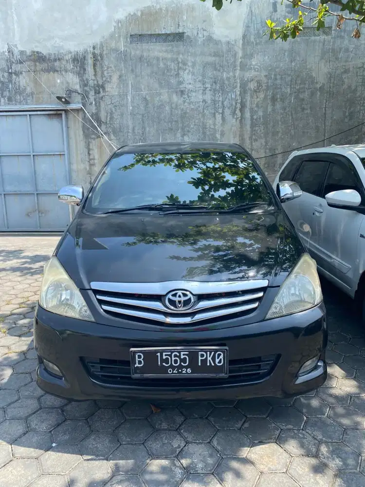 Toyota Kijang Innova 2011 Bensin