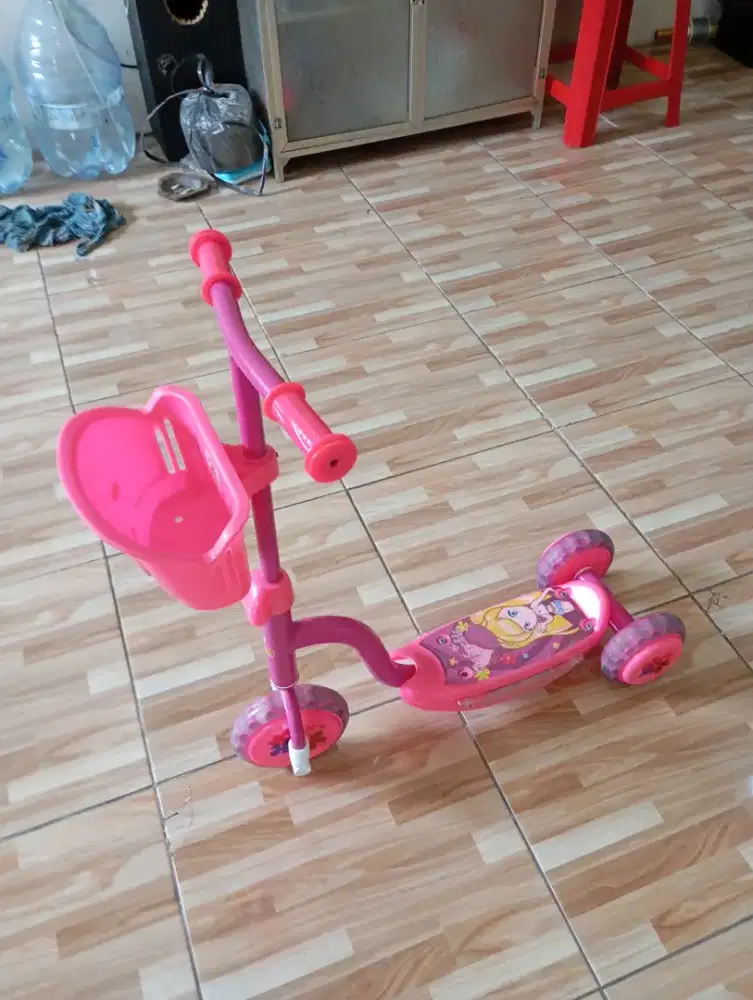 skuter anak masih bagus ada musiknya