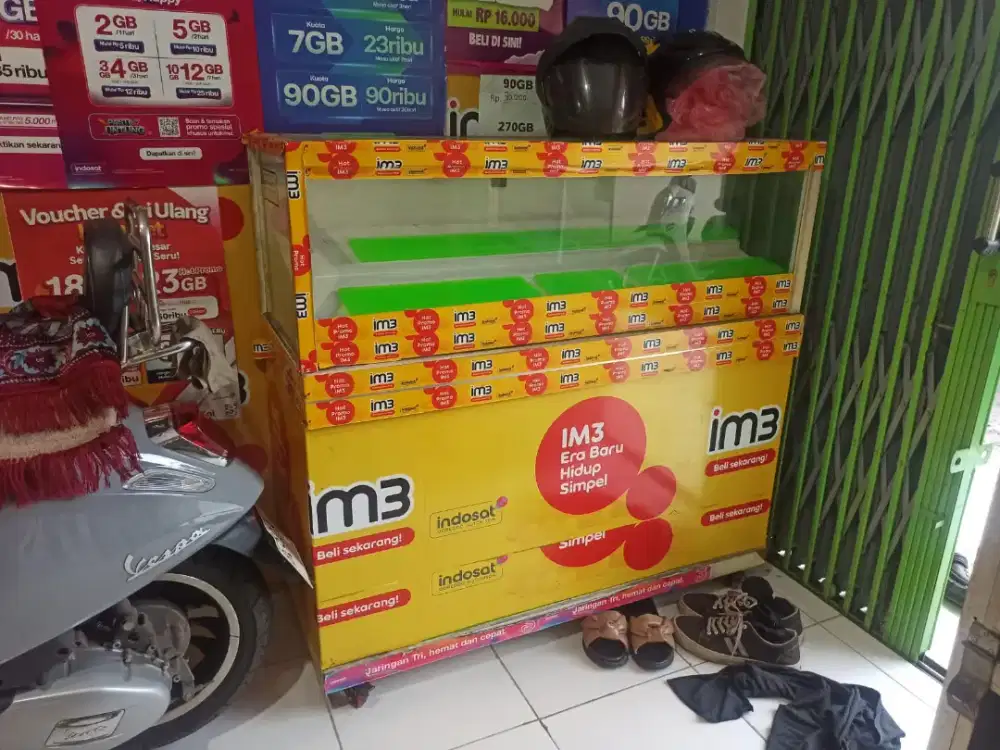Etalase konter pulsa