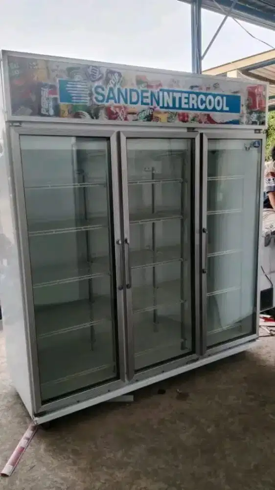 Showcase 3 Pintu Sanden Intercool