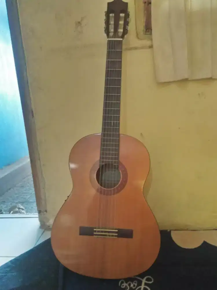 Di jual gitar yamaha