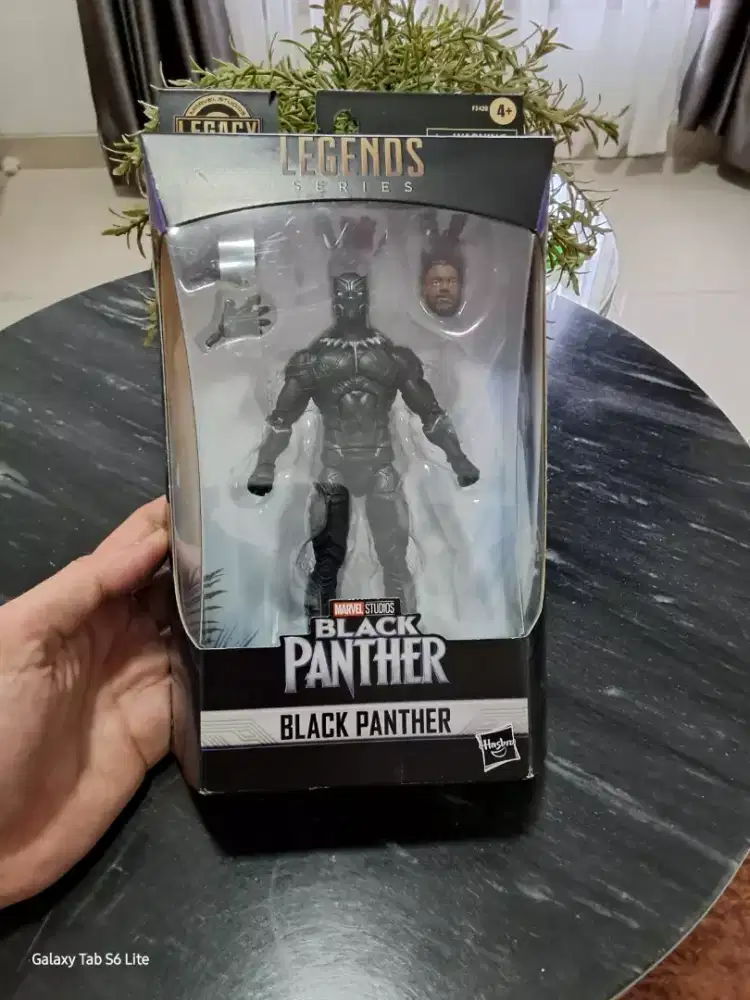 BLACK PHANTER action Figure LEGEND SERIES original HASBRO