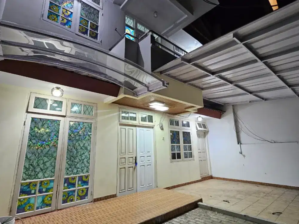 Disewa Rumah 2 Lantai Lokasi Strategis Dekat Pusat Perbelanjaan di Pulomas Jakarta Timur