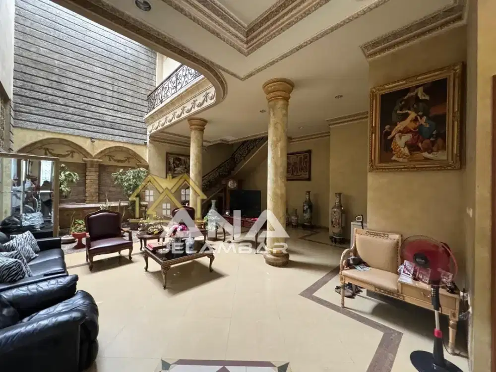 ANA RUMAH KAV.POLRI LUAS 12.5X20.5M 2LT LOKASI BAGUS JELAMBAR