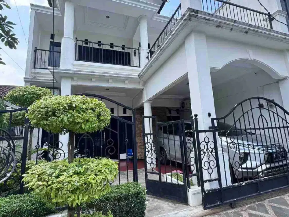 RUMAH DUA LANTAI ARAYA PBI KOTA MALANG