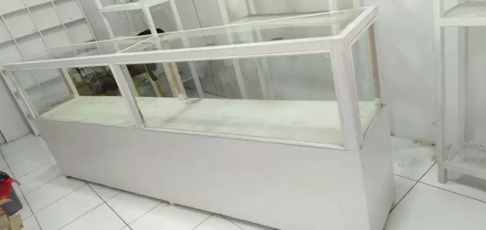 Etalase bekas murah banget
