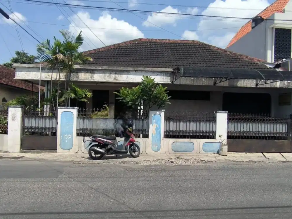 RUMAH KLASIK LOKASI STRATEGIS, KWARASAN, NOGOTIRTO, GAMPING, SLEMAN, JOGJA