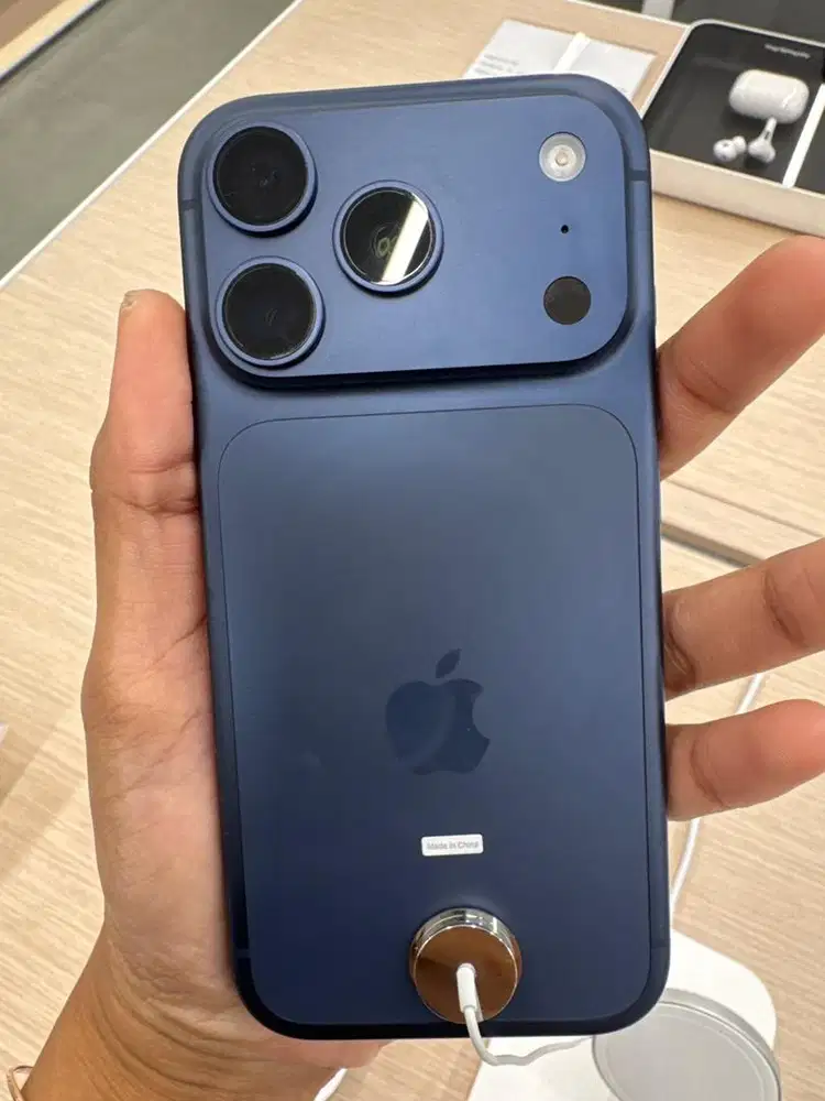 iPhone 17 Pro 256gb. Resmi iBox. Bisa cicilan KTP Only. iBox Paragon