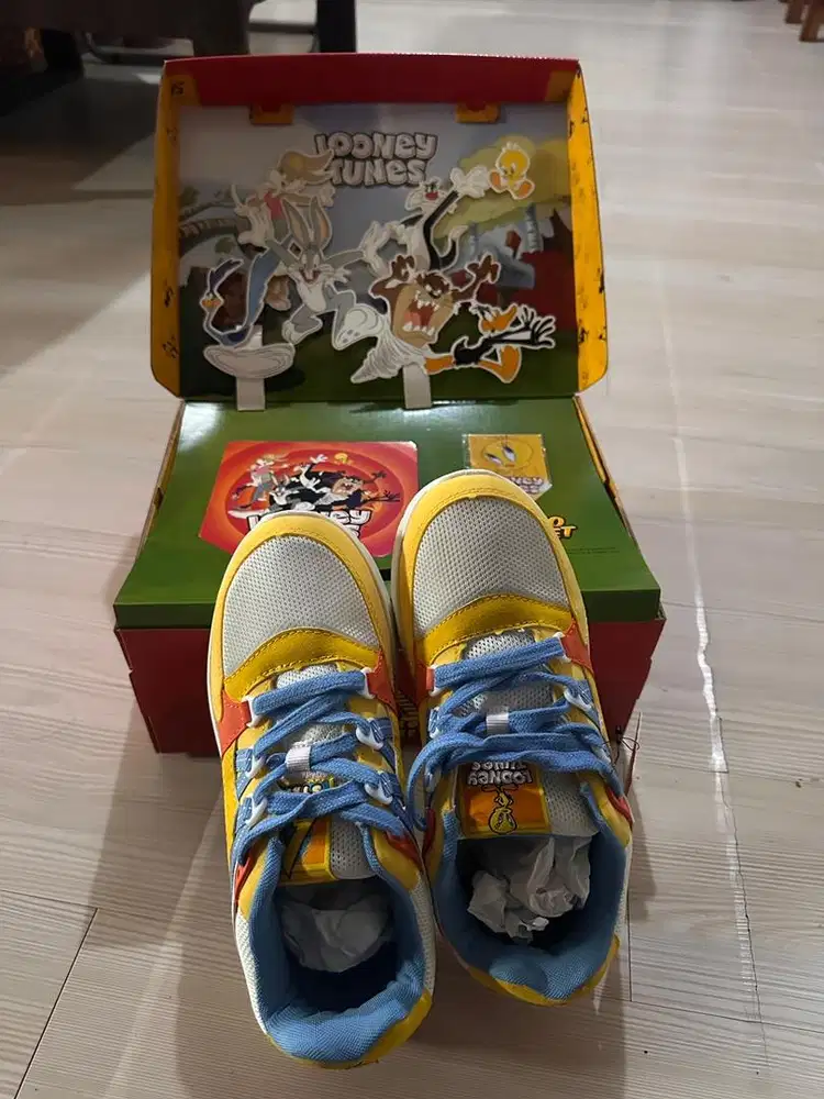 Aerostreet x looney tunes tweety no 39