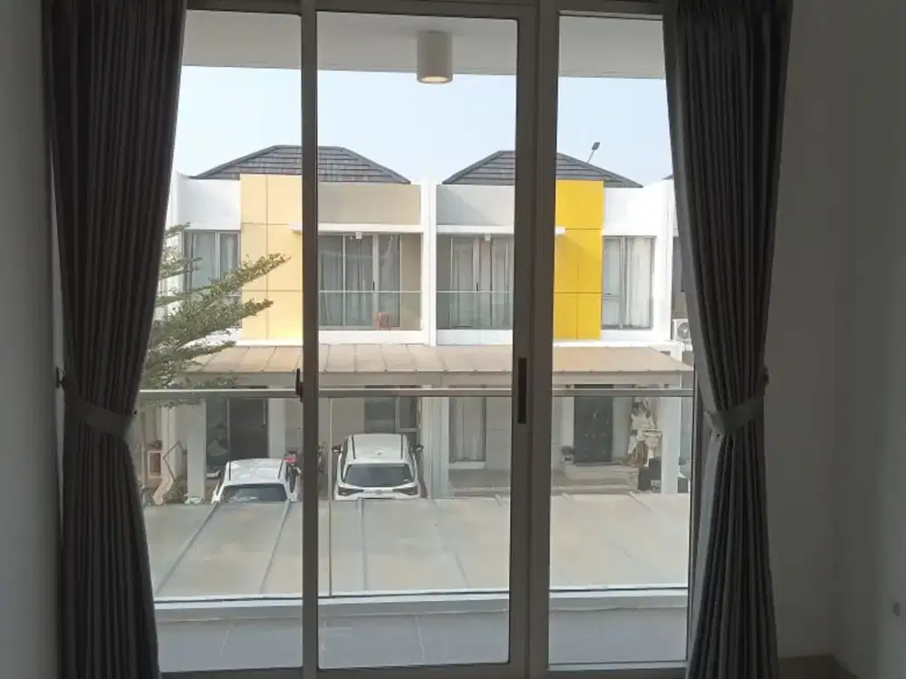 sewa rumah 2 lantai PIK 2 uk 6x10m kosongan