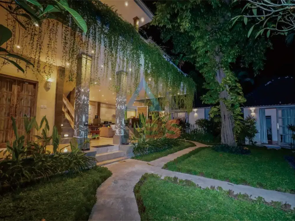 For Sale Villa  Style With Big Garden Location at batu belig