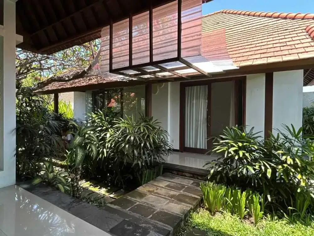 FOR SALE VIILLA GREAT LOCATION IN THE HEART OF SANUR AREA