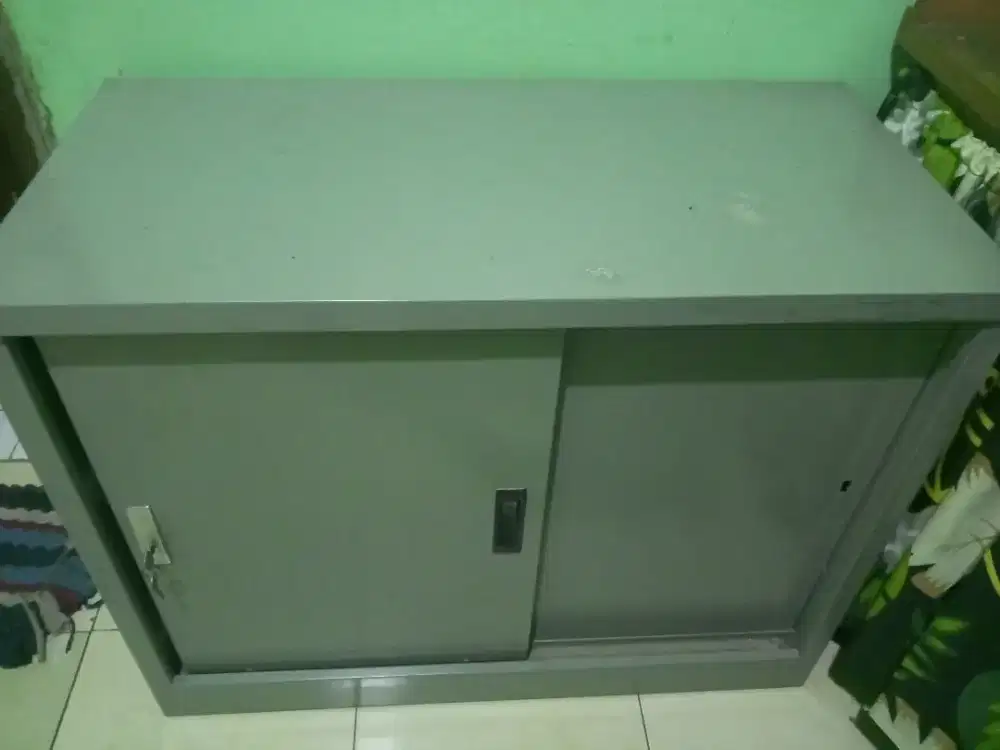 lemari kantor besi