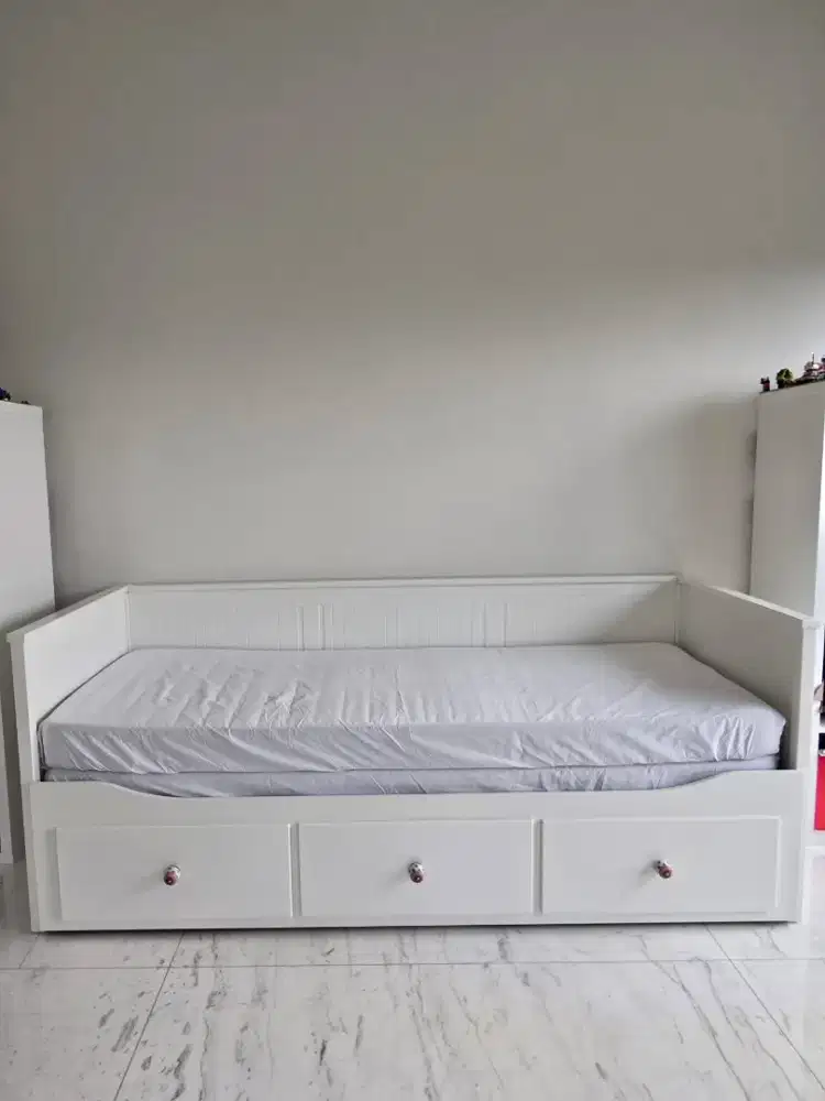 Ikea day bed ranjang