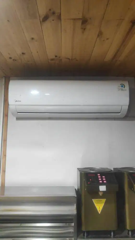 Jual ac midea 2 pk  kondisi istimew