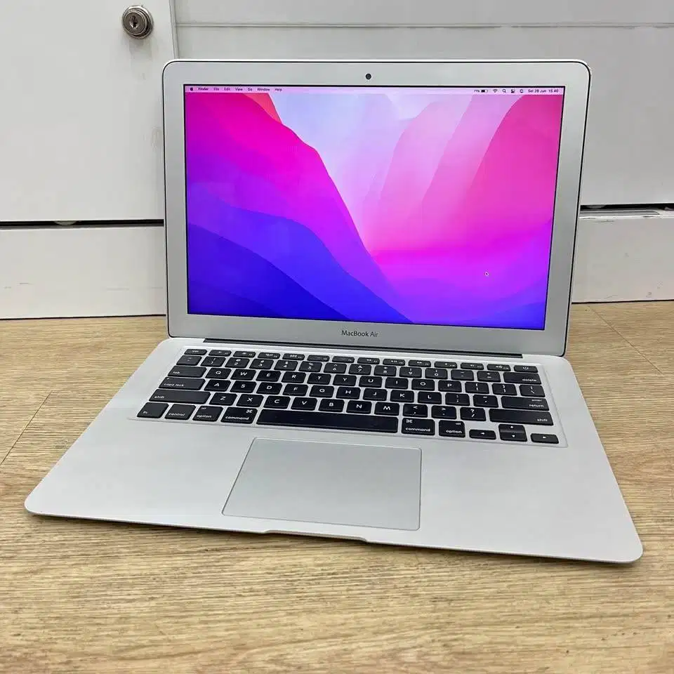 MacBook Air 13 inch 2017 ssd 128gb