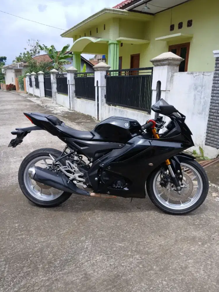 Dijual Yamaha R 15 V4 tahun 2022 Milik sendiri pemilik ke- 1srt lngkp