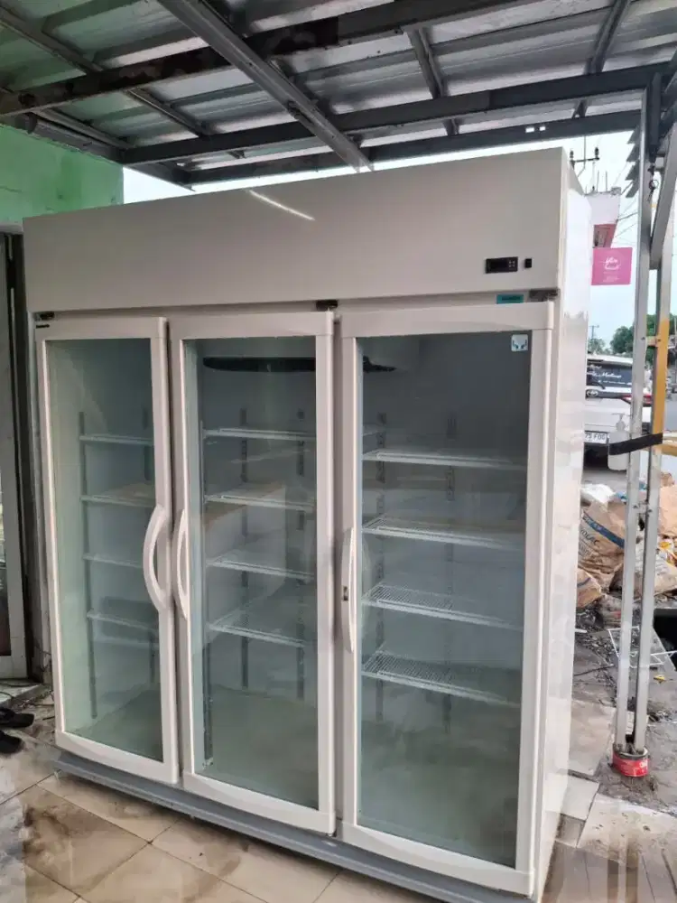 Pendingin Minuman/Sakura dan Buah-Buahan