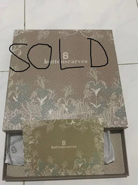 BOX ORIGINAL Buttonscarves