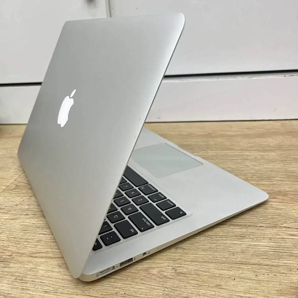 MacBook Air 13 inch 2017 ssd 128gb
