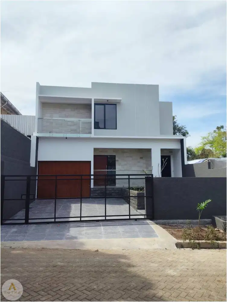 rumah di setiabudi regency masih baru dan siap huni