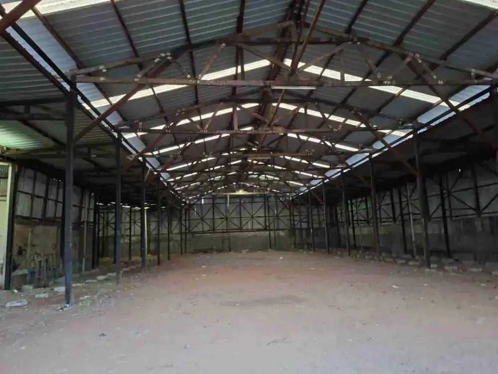 Gudang Luas Strategis Di Pinggir Jalan Bekasi Utara