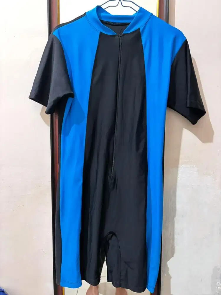 BAJU DAN KACAMATA RENANG