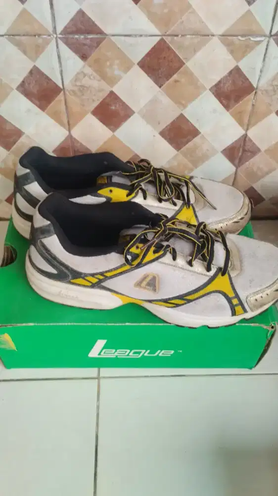 Sepatu league runing 43-44 bisa pakai