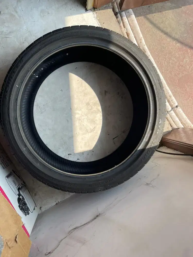 Dijual ban R 19 bekas BMW merk accelera