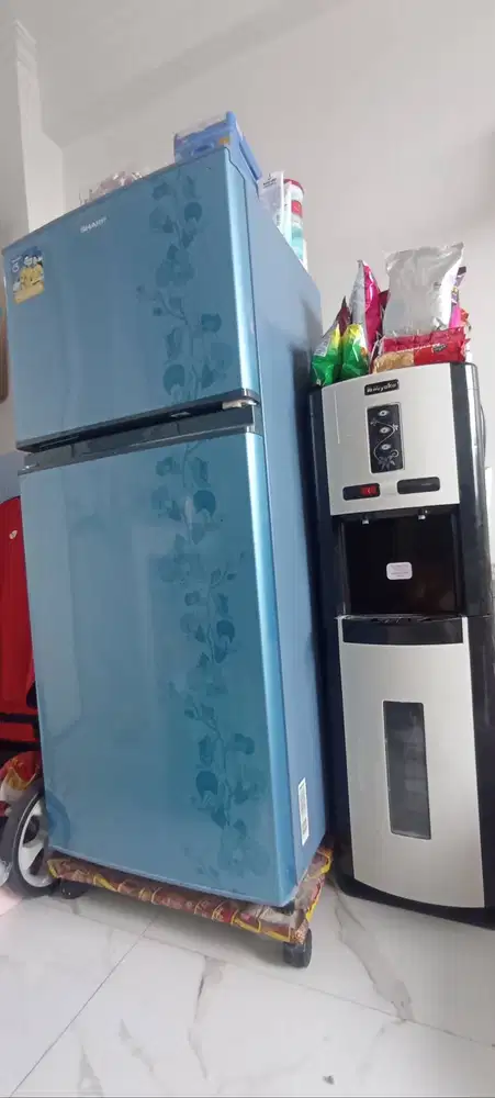 KULKAS SHARP DAN DISPENSER MIYAKO