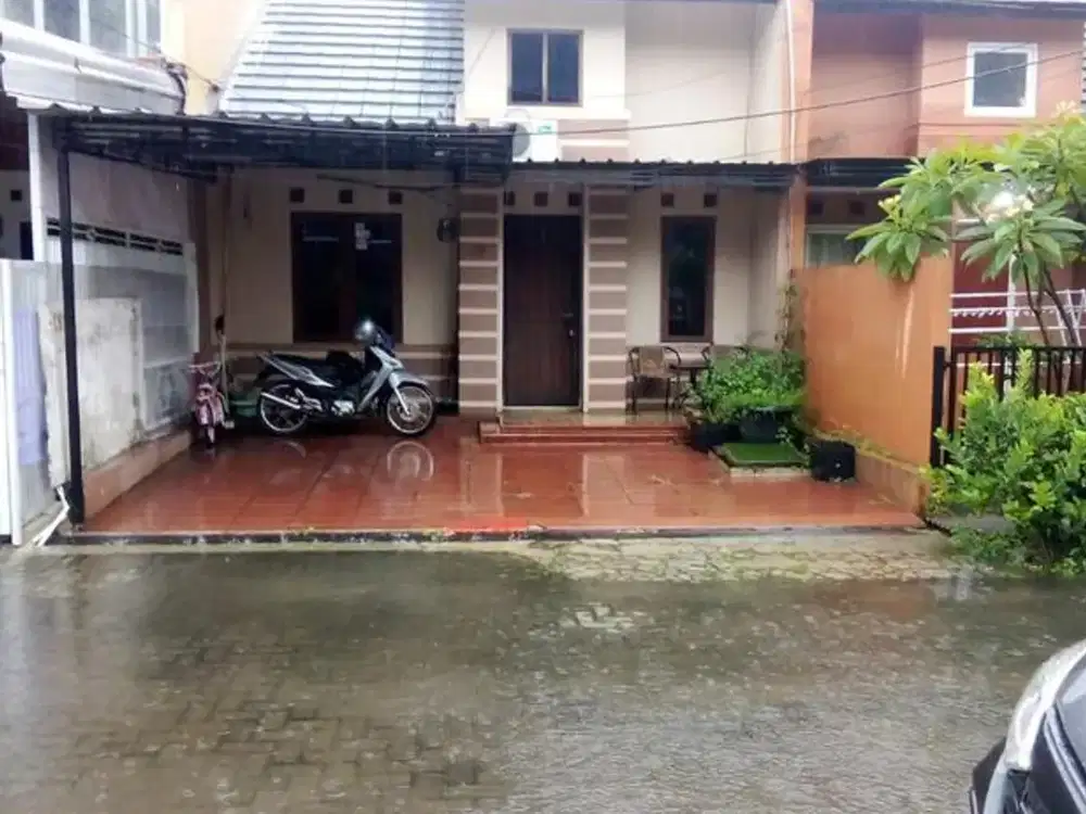 Dijual Rumah Dalam Komplek Nyaman Asri di Pinus Regency Bandung