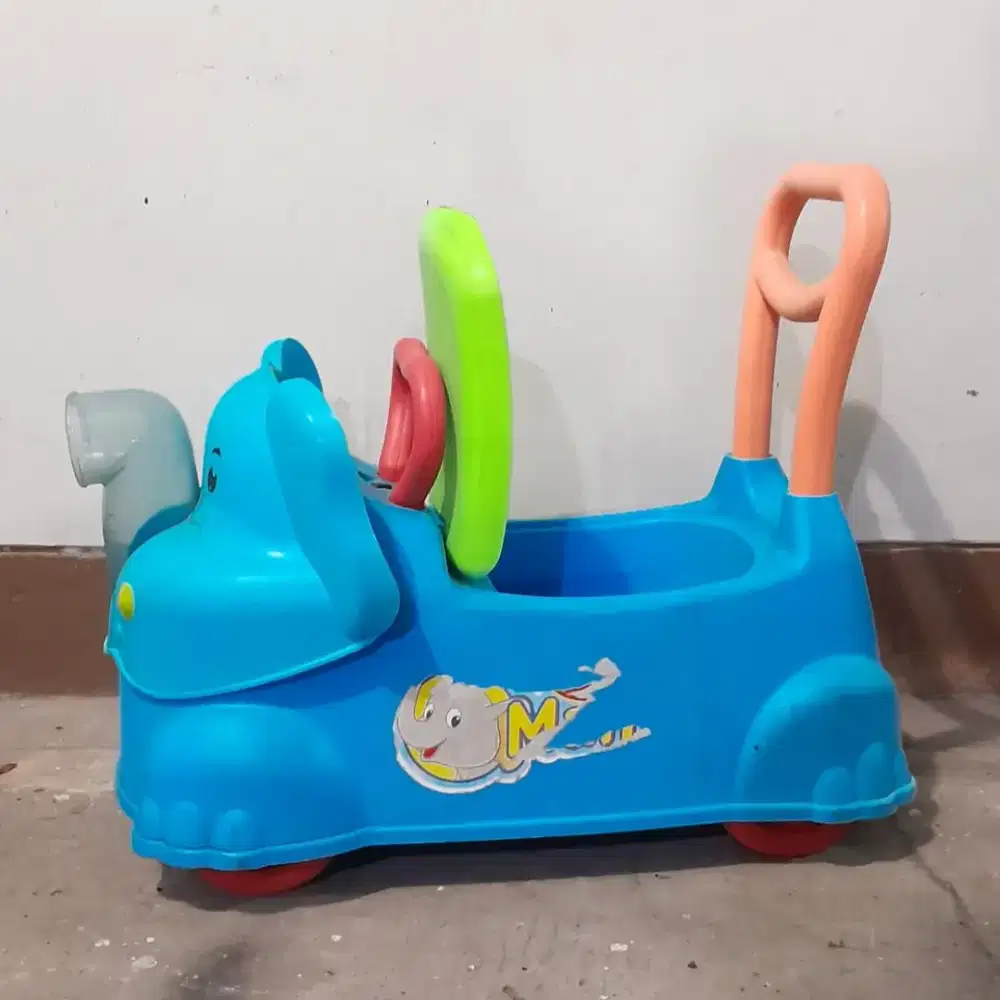 Gajah gajahan anak dorong. Ada box & music. Second msh oke