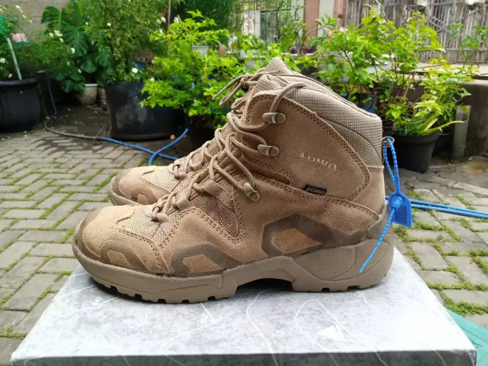 Lowa Tactikal size 42 insole 27