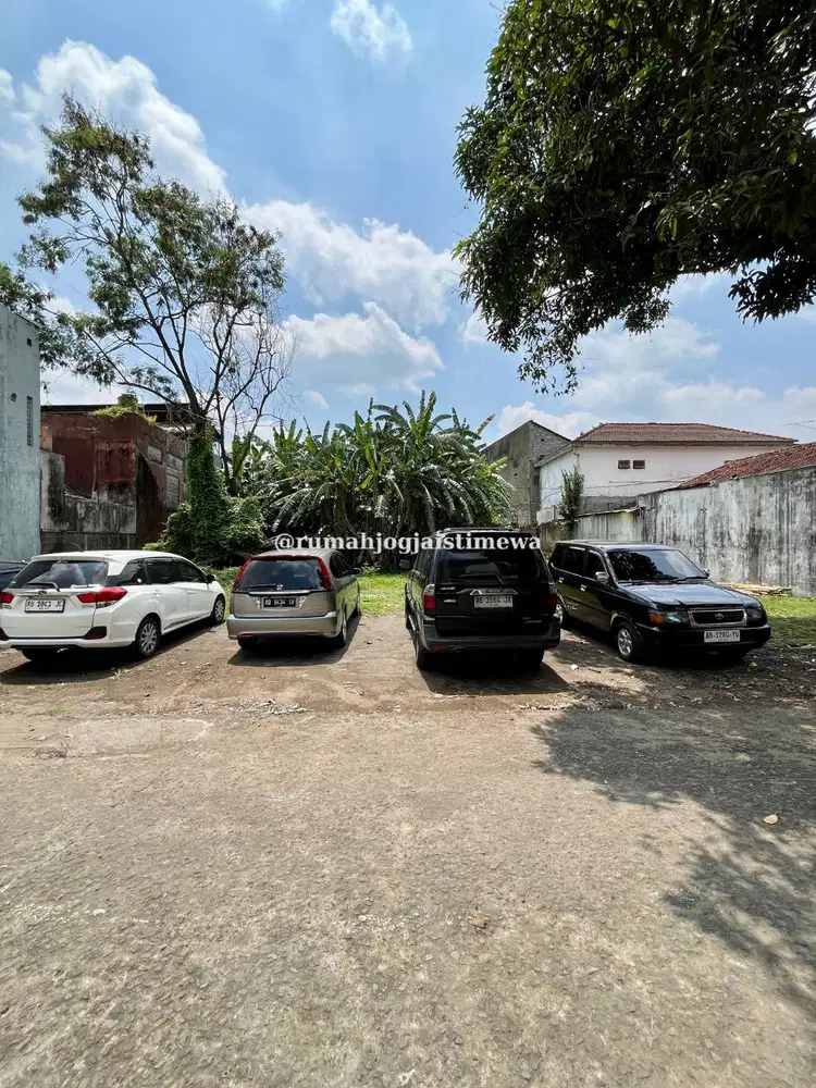 Tanah Utara UGM Jalan Kaliurang Km 5,5 Dalam Ring Road Caturtunggal