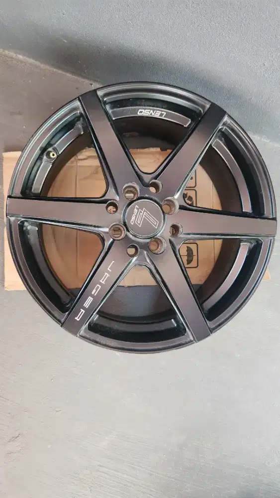 Velg Lenso Jager 8 lubang  4x100 / 114  R16x7.0 ET. 35