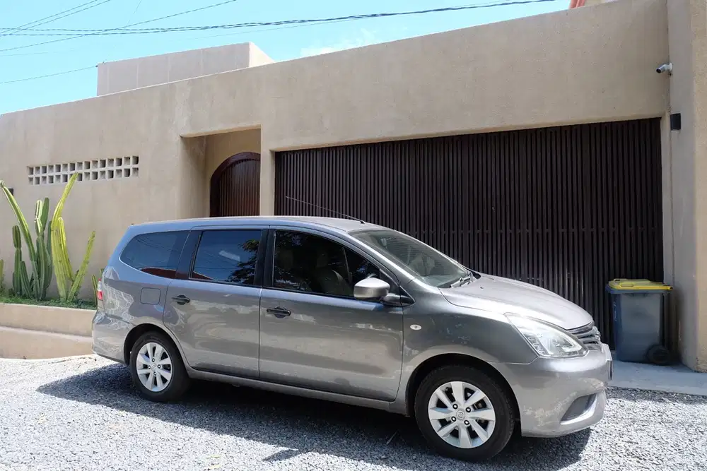 Dijual nissan livina 2016 (full original)