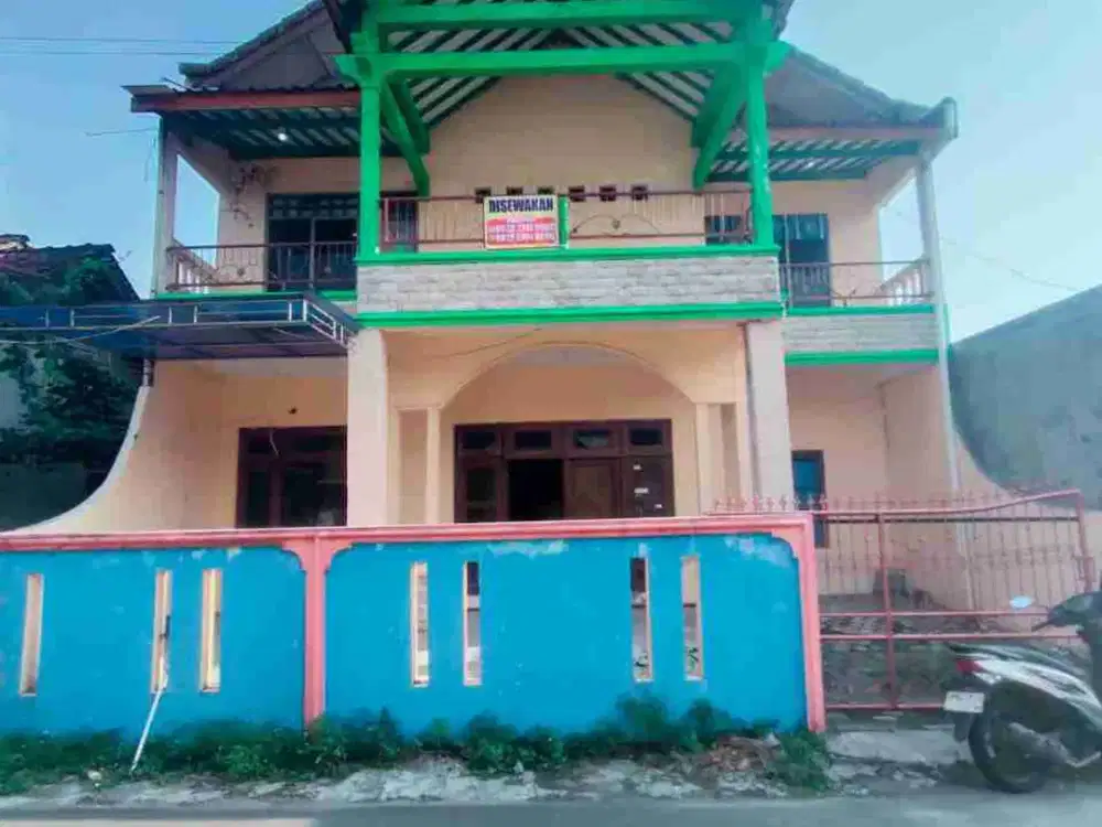 Disewakan rumah 2 lantai di barat UGM