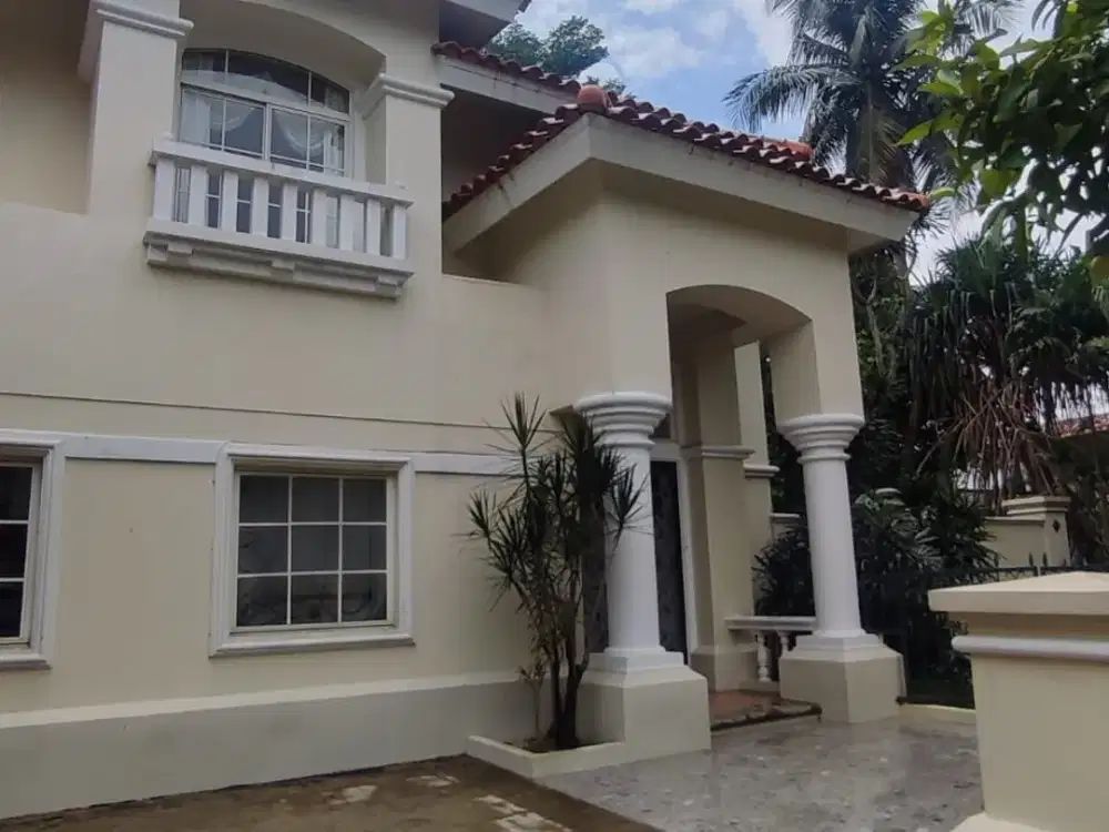 Rumah Dgn Private Pool Dekat Kawasan Pendidikan & Mall di Lippo Karawaci